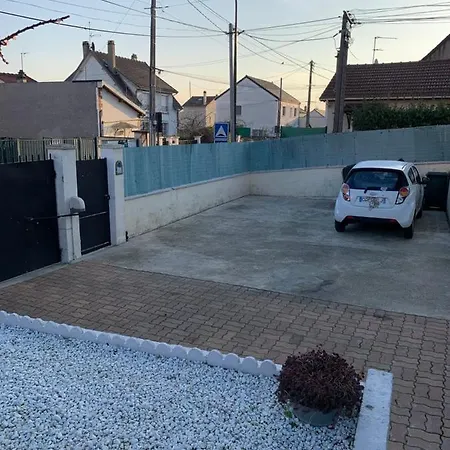 בית הארחה La Maison Parisienne & Jardin ארג'נטויל